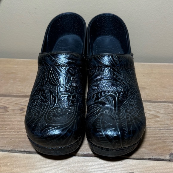Dansko Professional Clog Pro Black Tooled Leather 41 - Picture 2 of 8